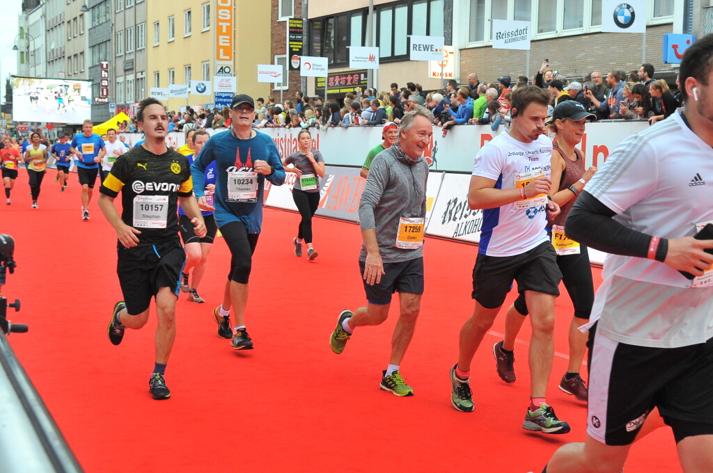 https://fotos.stekoe.de/images/gallery/2019.10-halbmarathon-koln/9d3cf8b8-2851-49bb-8a6a-60a3bd113f65.jpg